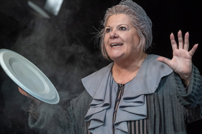 Máli néni Máli néni